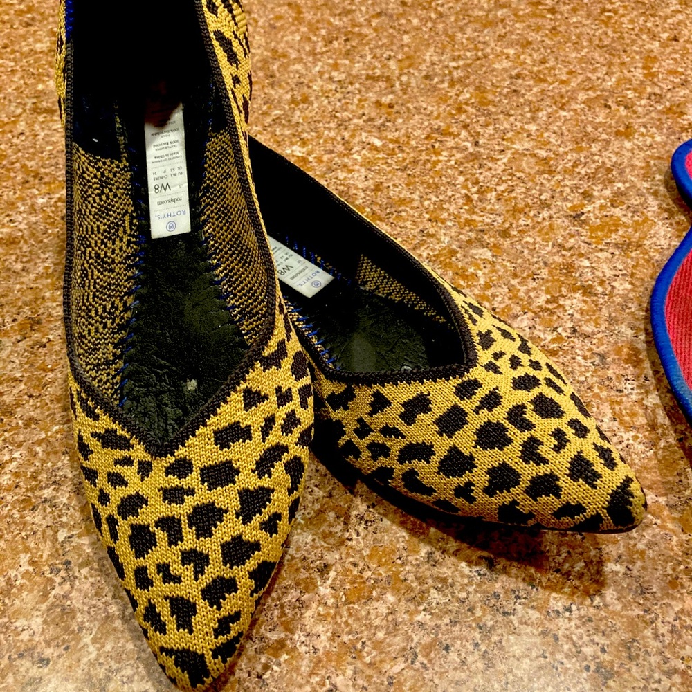 EUC Leopard print Rothys Points!